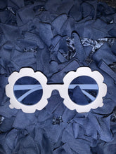 Load image into Gallery viewer, Cutie Pie Sunshades - Flower Frame